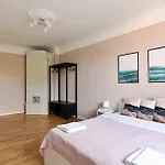 Families & Groups - 4 Bedrooms - Spacious 110M2 - Perfect Location