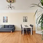 Families & Groups - 4 Bedrooms - Spacious 110M2 - Perfect Location